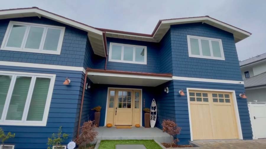 James Hardie Shingle siding with a combination of James Hardie Artisal lap siding from the Aspyre collection.